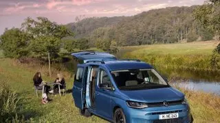 Camping-Busse stehen für Freiheit, Flexibilität und minimalistisches Reisen. Besonders bekannt ist der legendäre VW Bulli.