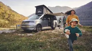 Camping - Bus 3 Camping-Busse stehen für Freiheit, Flexibilität und minimalistisches Reisen. Besonders bekannt ist der legendäre VW Bulli.