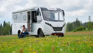 Integriertes Wohnmobil 3 Das integrierte Wohnmobil gilt als Premiumklasse unter den Reisemobilen. Hier wird der gesamte Aufbau inklusive Fahrerhaus vom Wohnmobilhersteller gefertigt. Dadurch entsteht ein besonders großzügiges Raumgefühl.