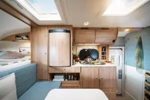 Pick-Up-Camper kombinieren eine Wohnkabine mit einem geländegängigen Fahrzeug und bieten maximale Flexibilität.